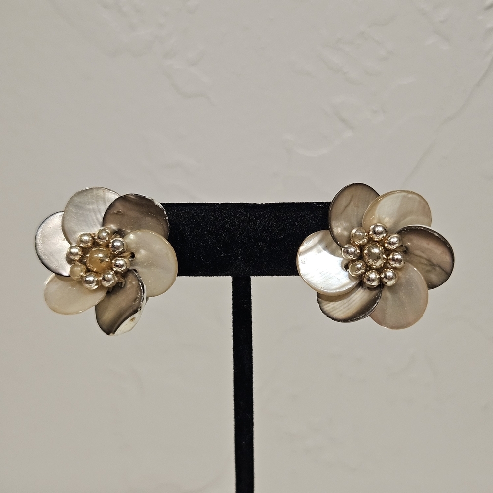 Chic Floral Shell Clip On Earrings with Gold Accents Vintage Women's Jewelry